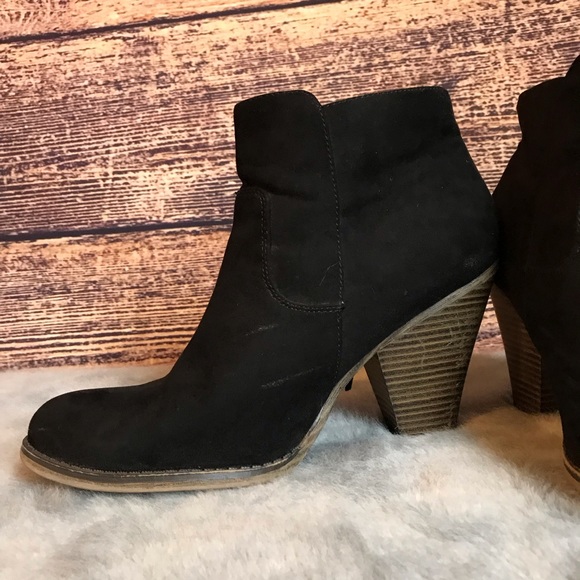 Woman’s Mia Black Heeled Booties Fringed - Picture 8 of 8